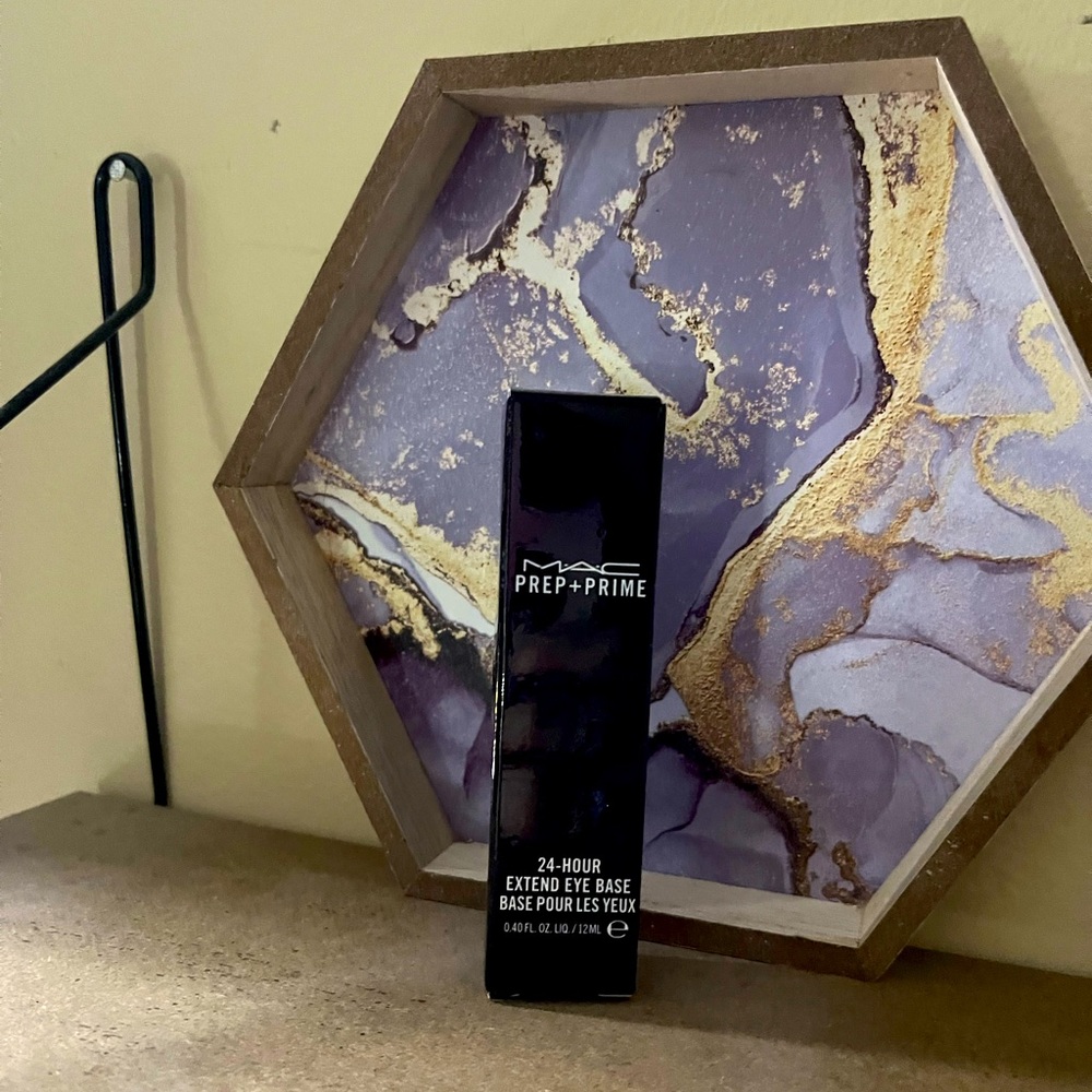 Mac prep-prime 24 hour eyeshadow base